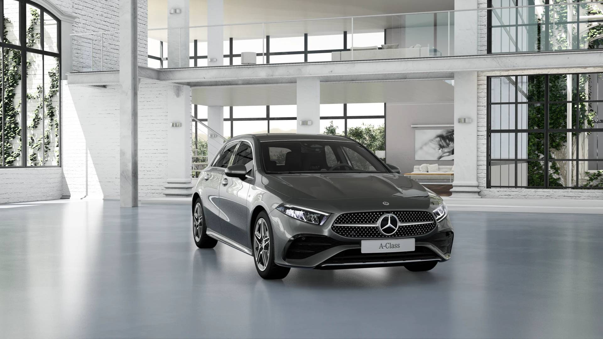 Classe A | Mercedes-Benz Classe A con vista frontale e sullo sfondo una vetrata