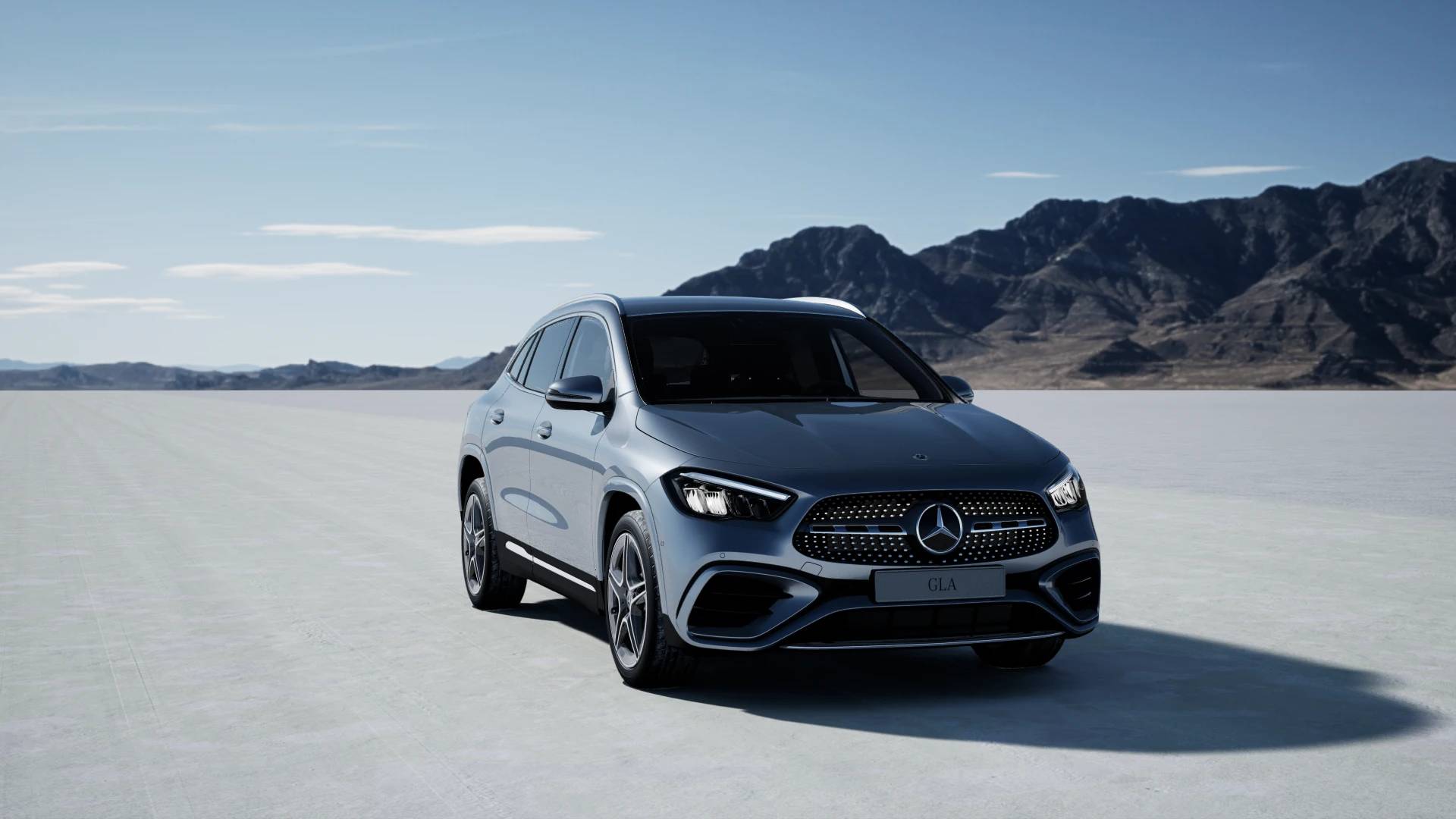 GLA | MErcedes-Benz GLA con sullo sfondo delle montagne