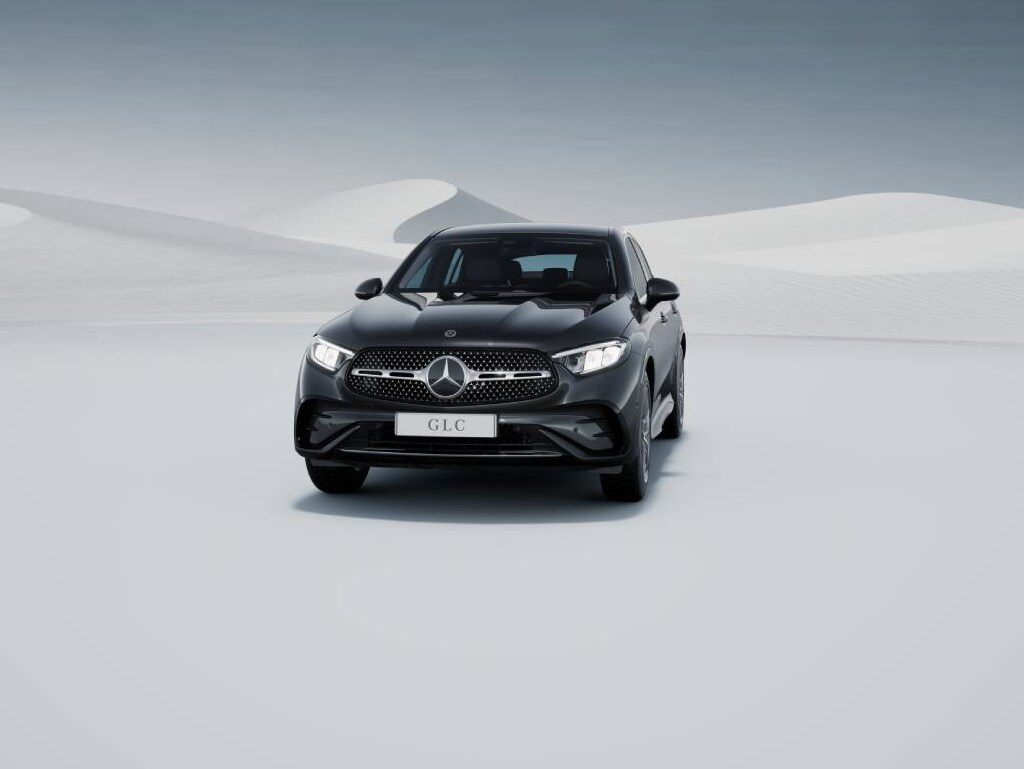 GLC Coupé con vista frontale di colore nero