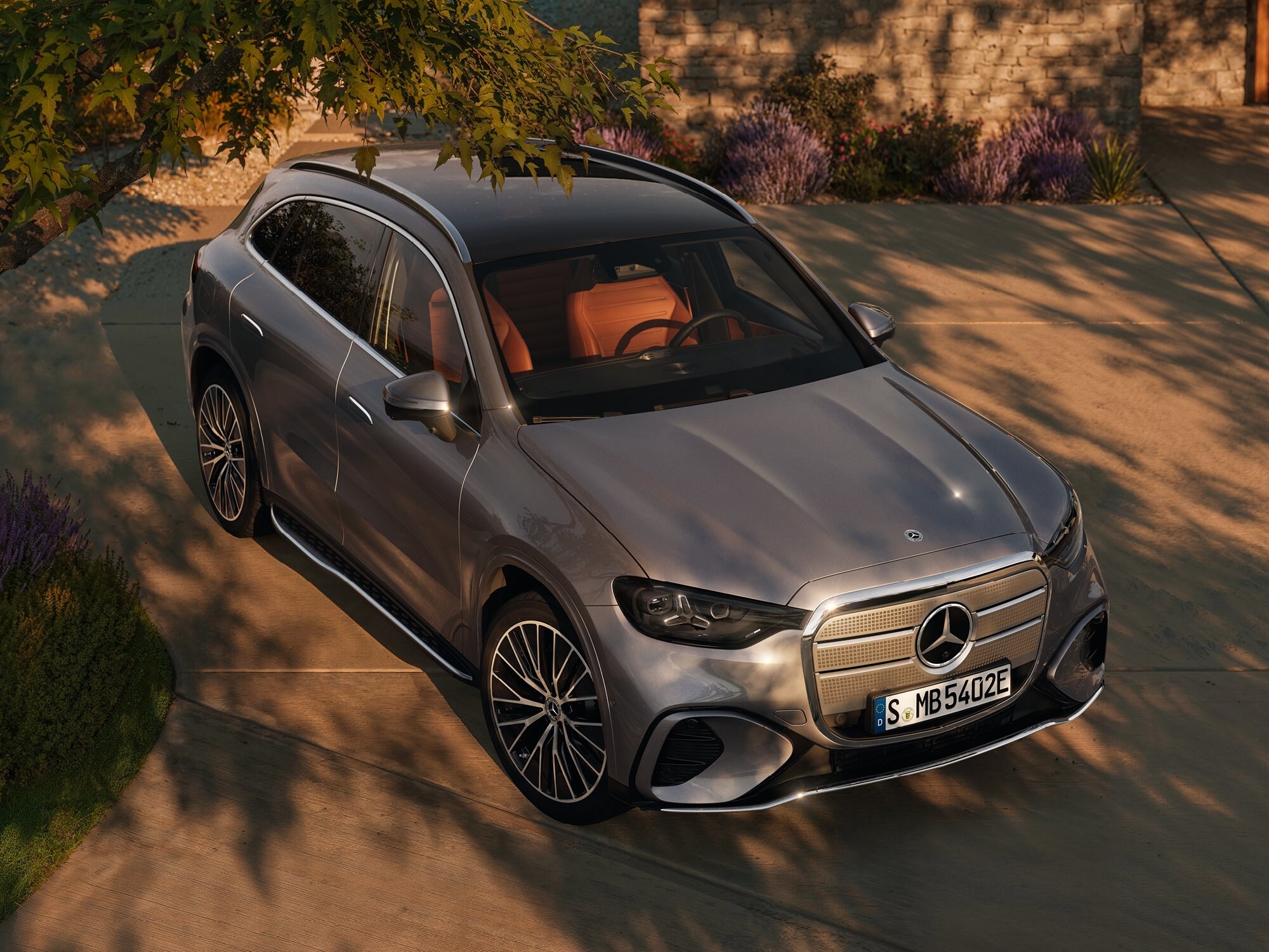 Nuova GLC completamente elettrica di Mercedes-Benz con vista frontale