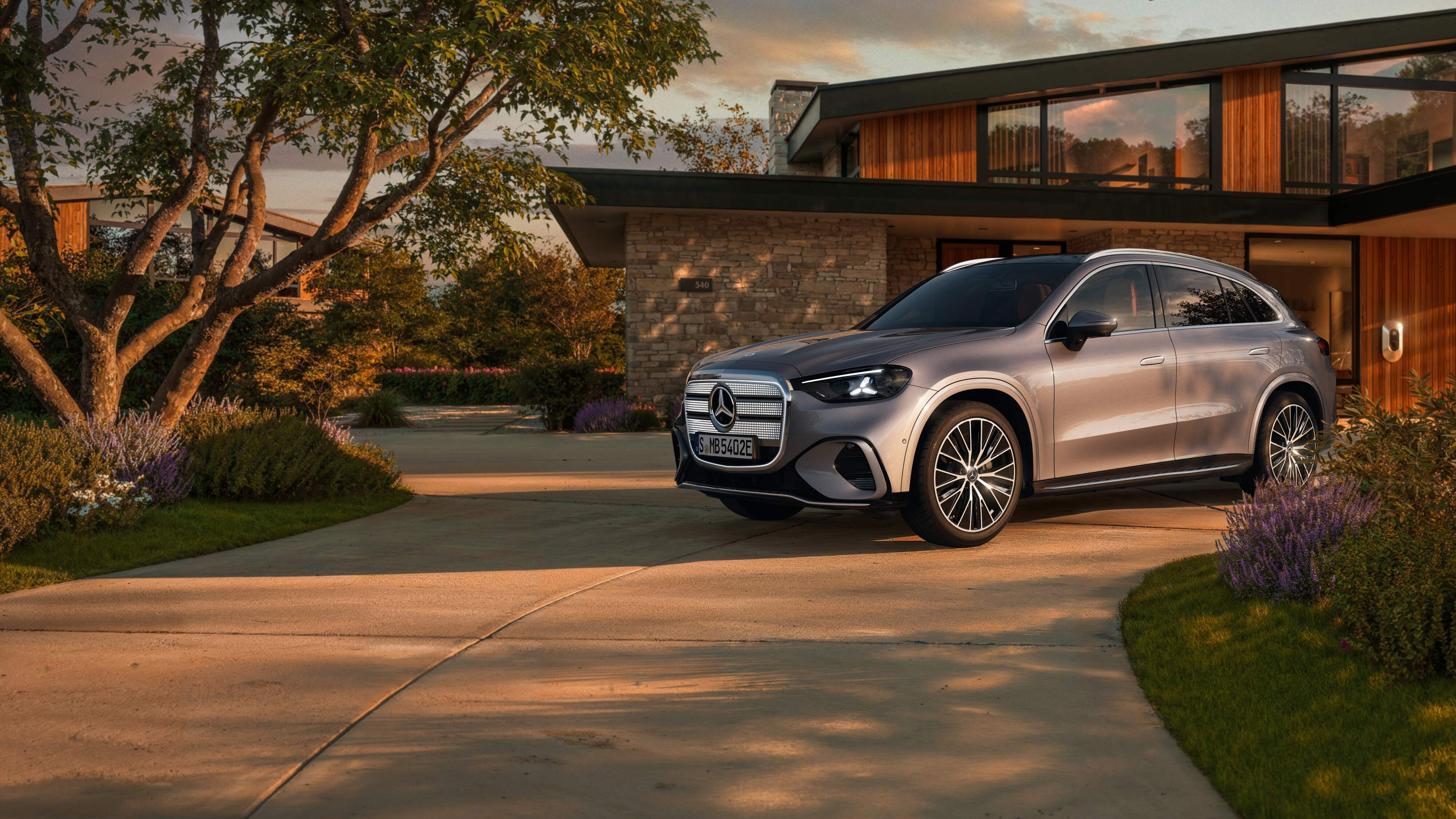 GLC elettrica vista di trequarti laterale