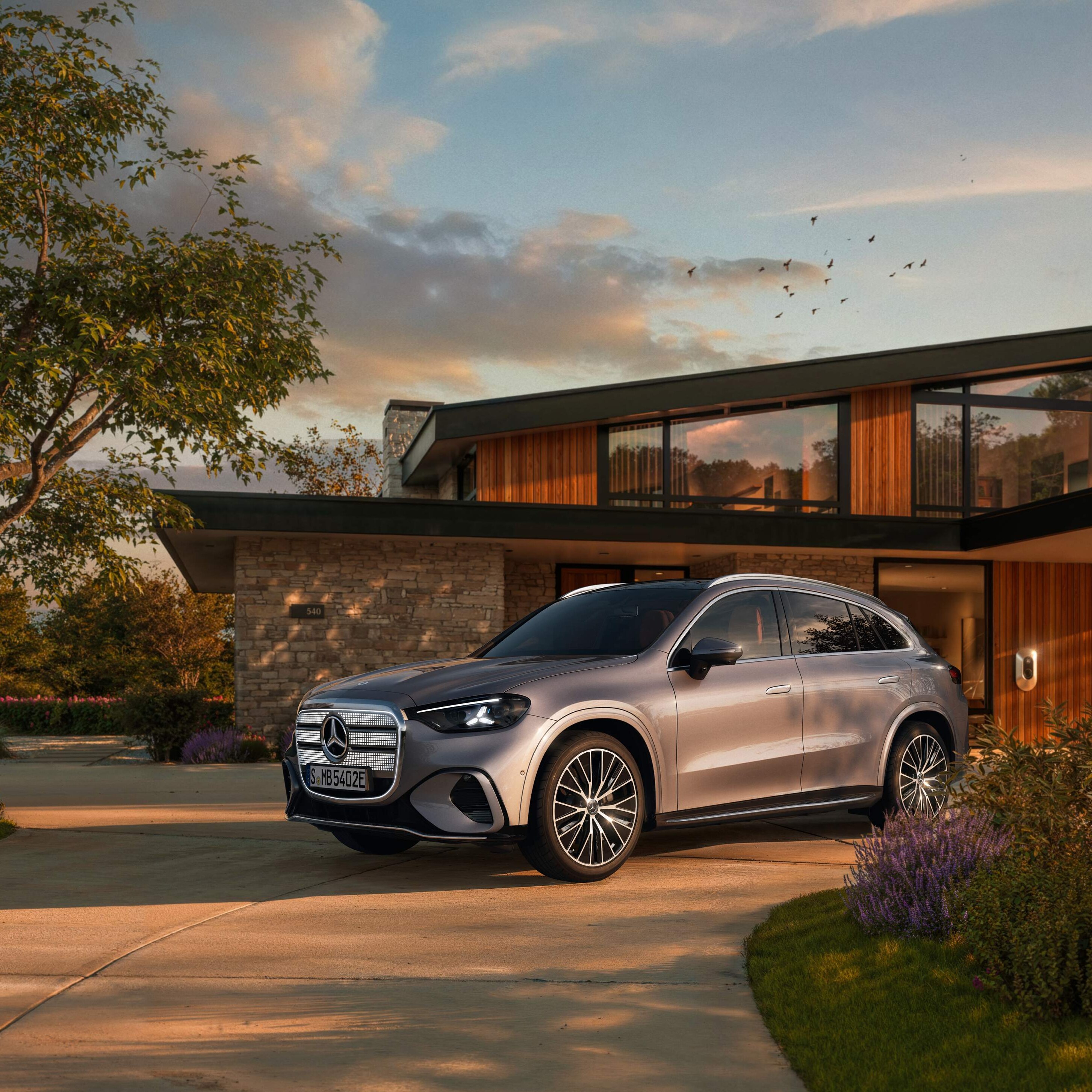 GLC elettrica vista di trequarti laterale