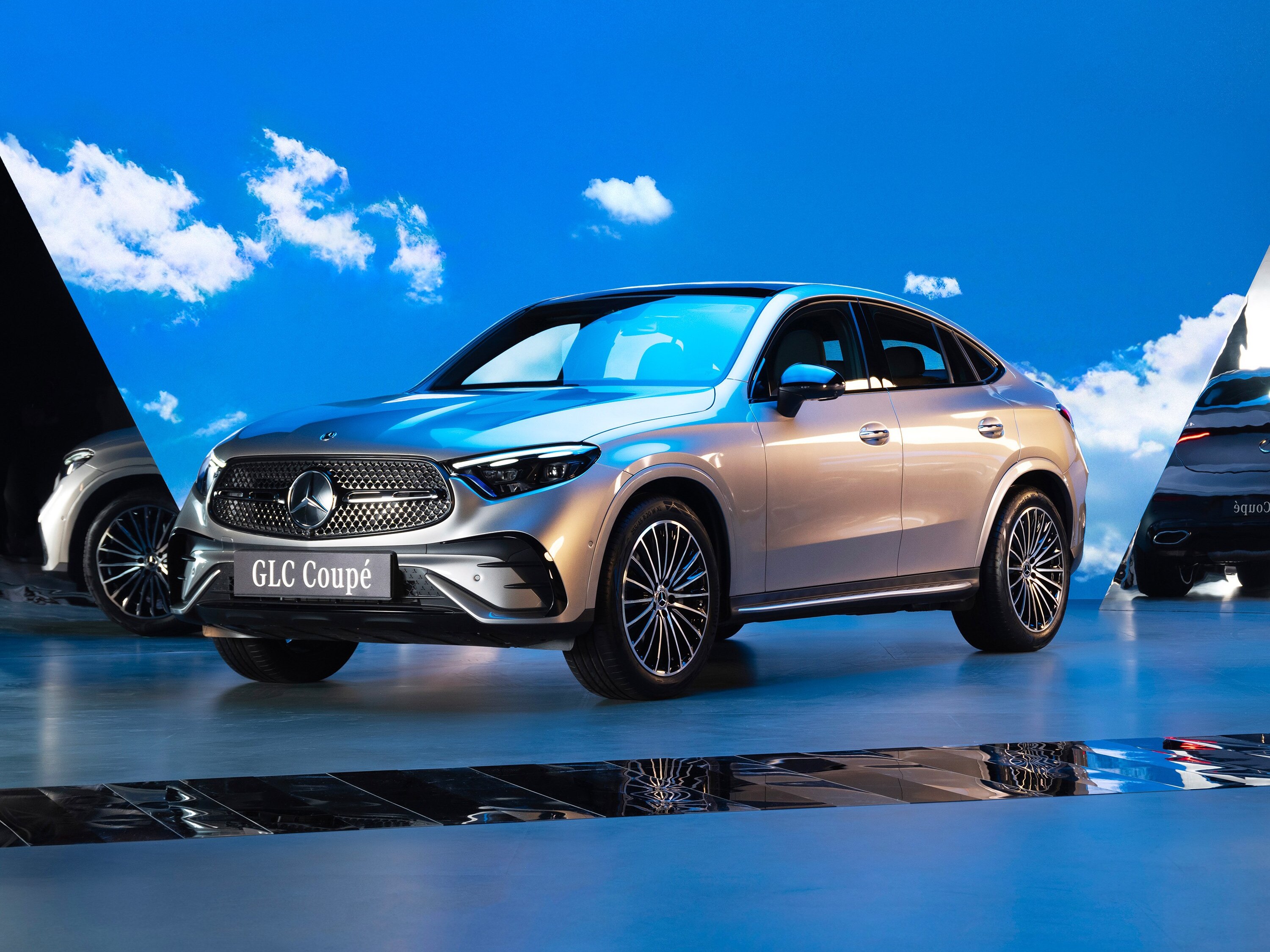 GLC Coupé di colorazione grigia vista laterale