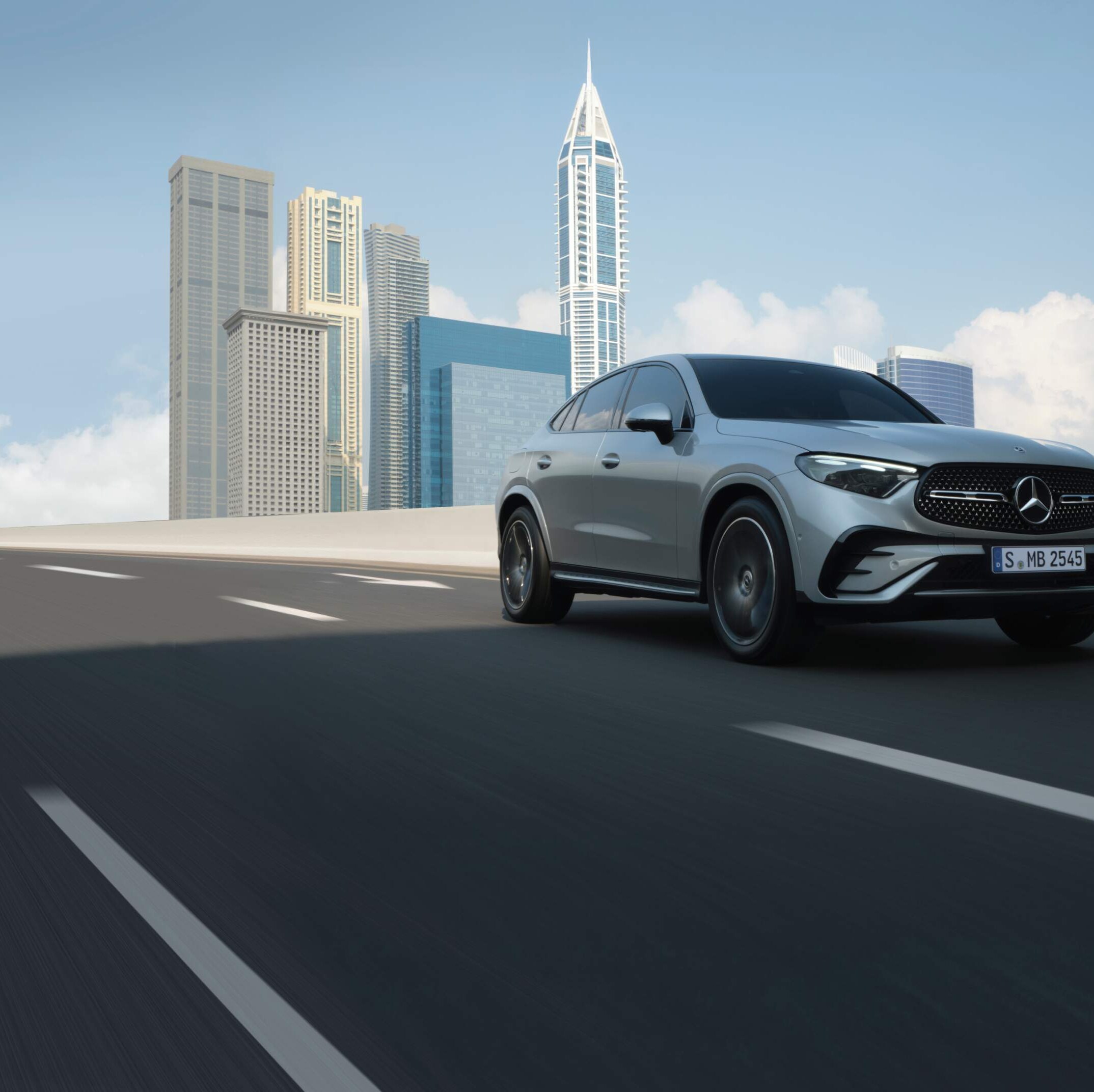 Due vetture Mercedes-Benz Certified davanti a una concessionaria