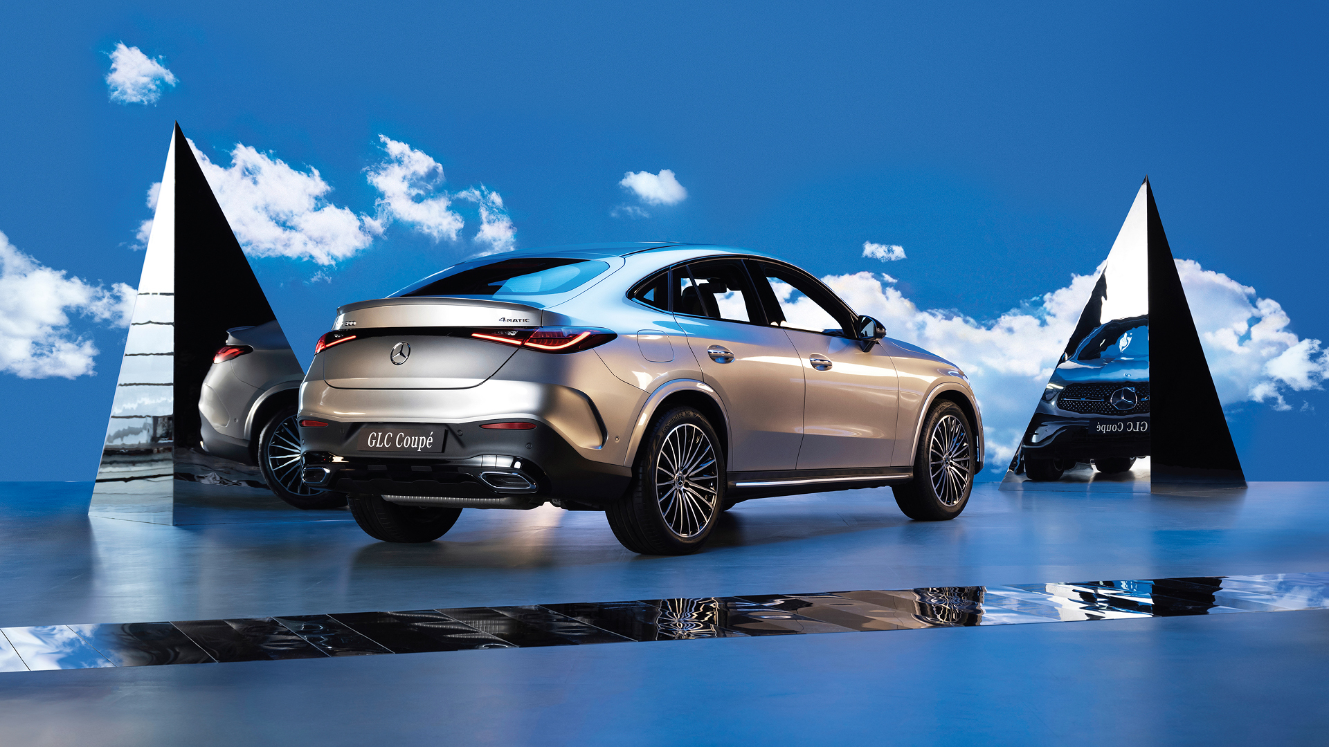 GLC Coupé | Mercedes-Benz GLC Coupé vista trequarti posteriore