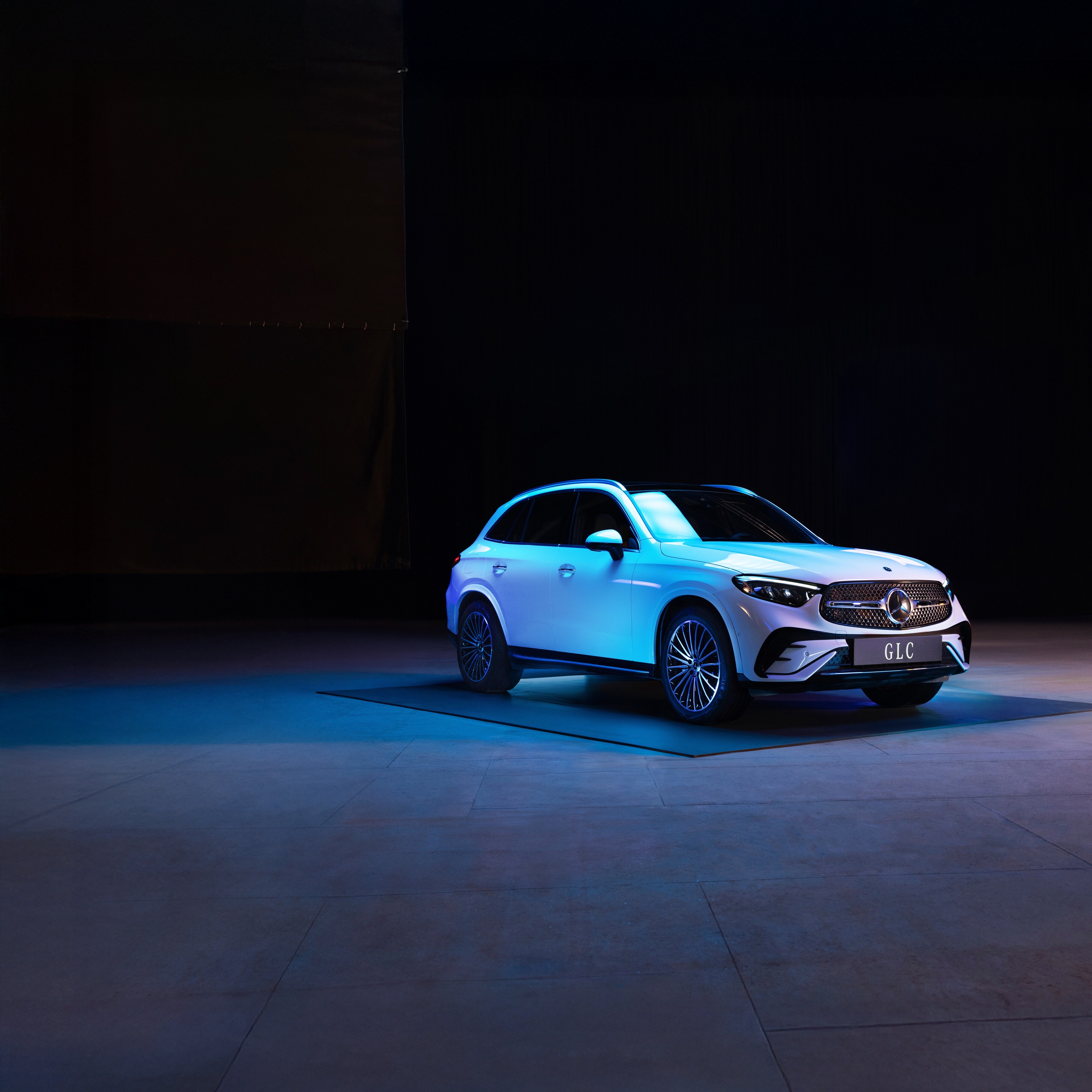 GLC SUV vista frontale di colarazione bianca