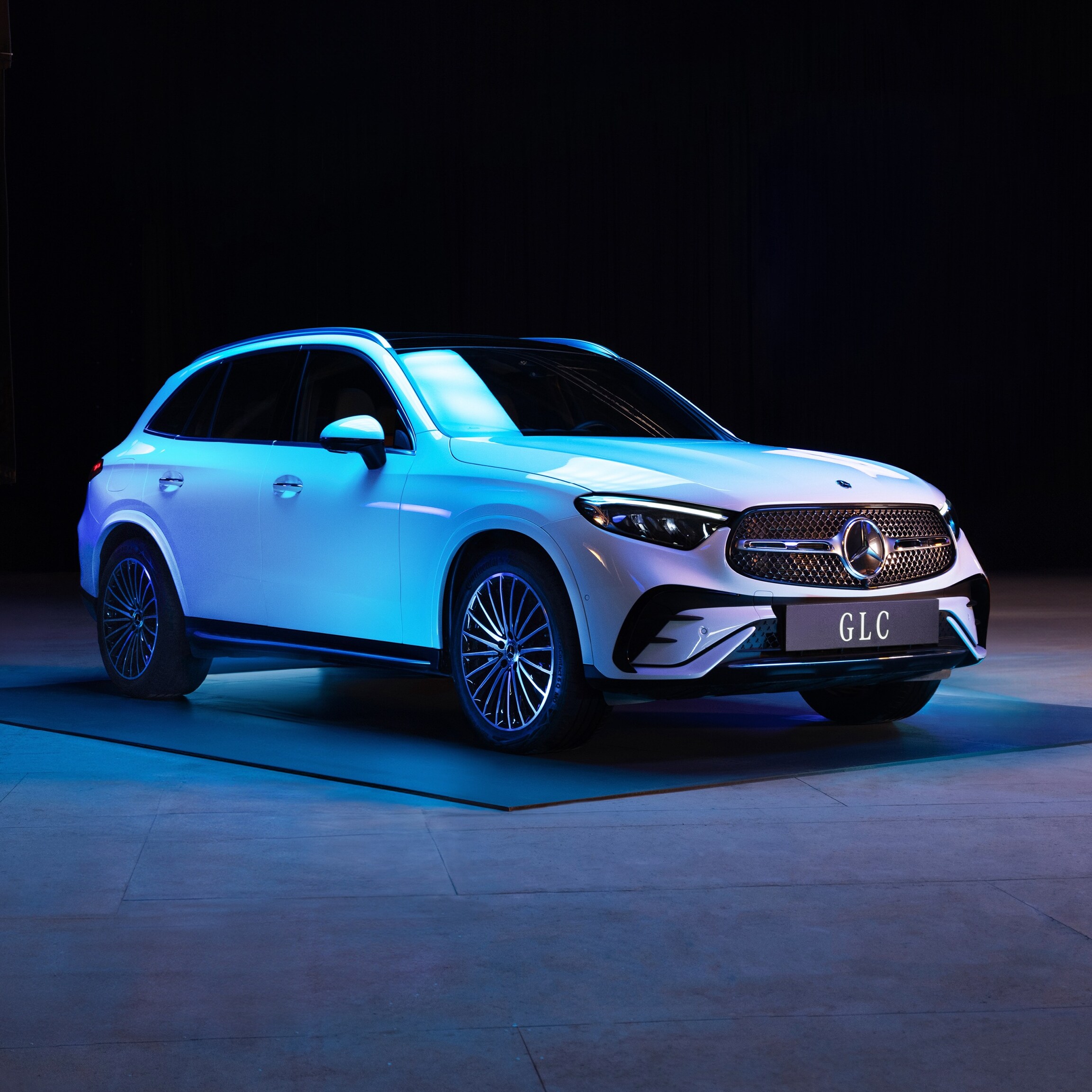 GLC SUV visto da una prospettiva frontale trequarti