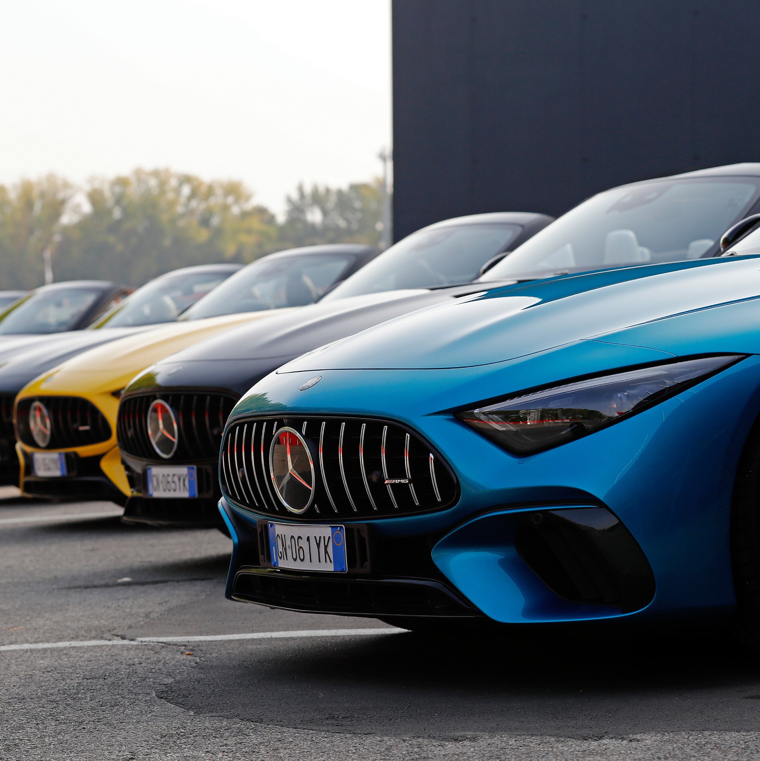 Una schiera di Mercedes-AMG