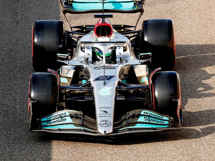 Fred Vesti nell'abitaziolo di una Mercedes-AMG