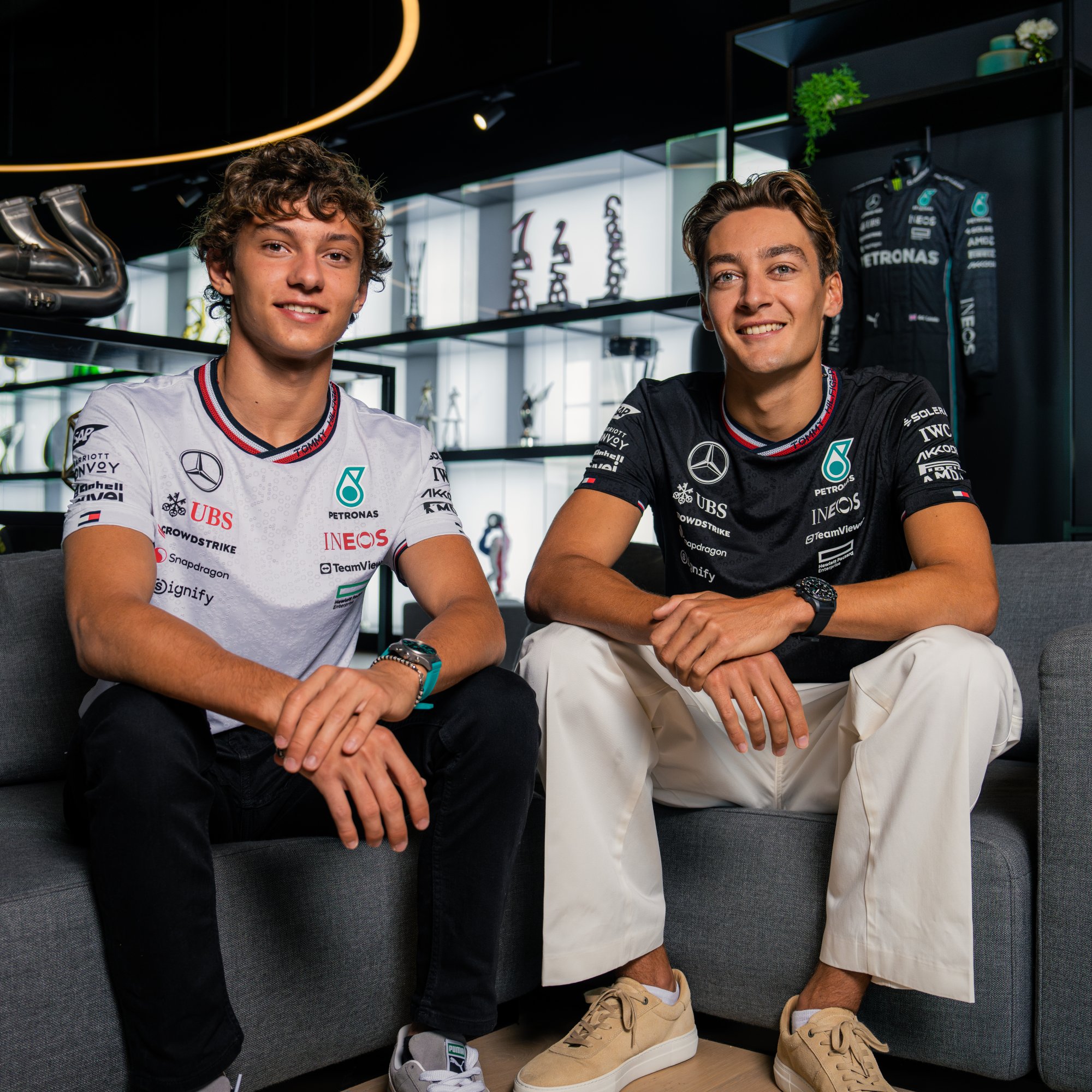 Andrea Kimi Antonelli | Mercedes-Benz Andrea Kimi Antonelli insieme a George Russell