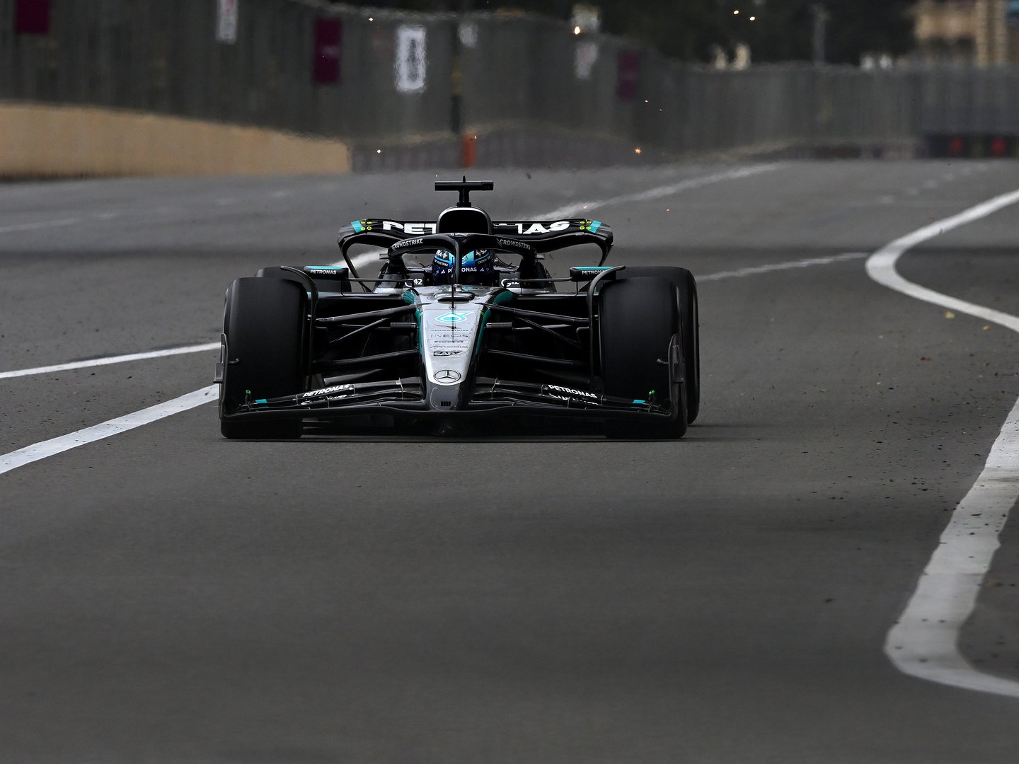 George Russell alla guida | Mercedes-Benz La MErceds-AMG W16 E Performance