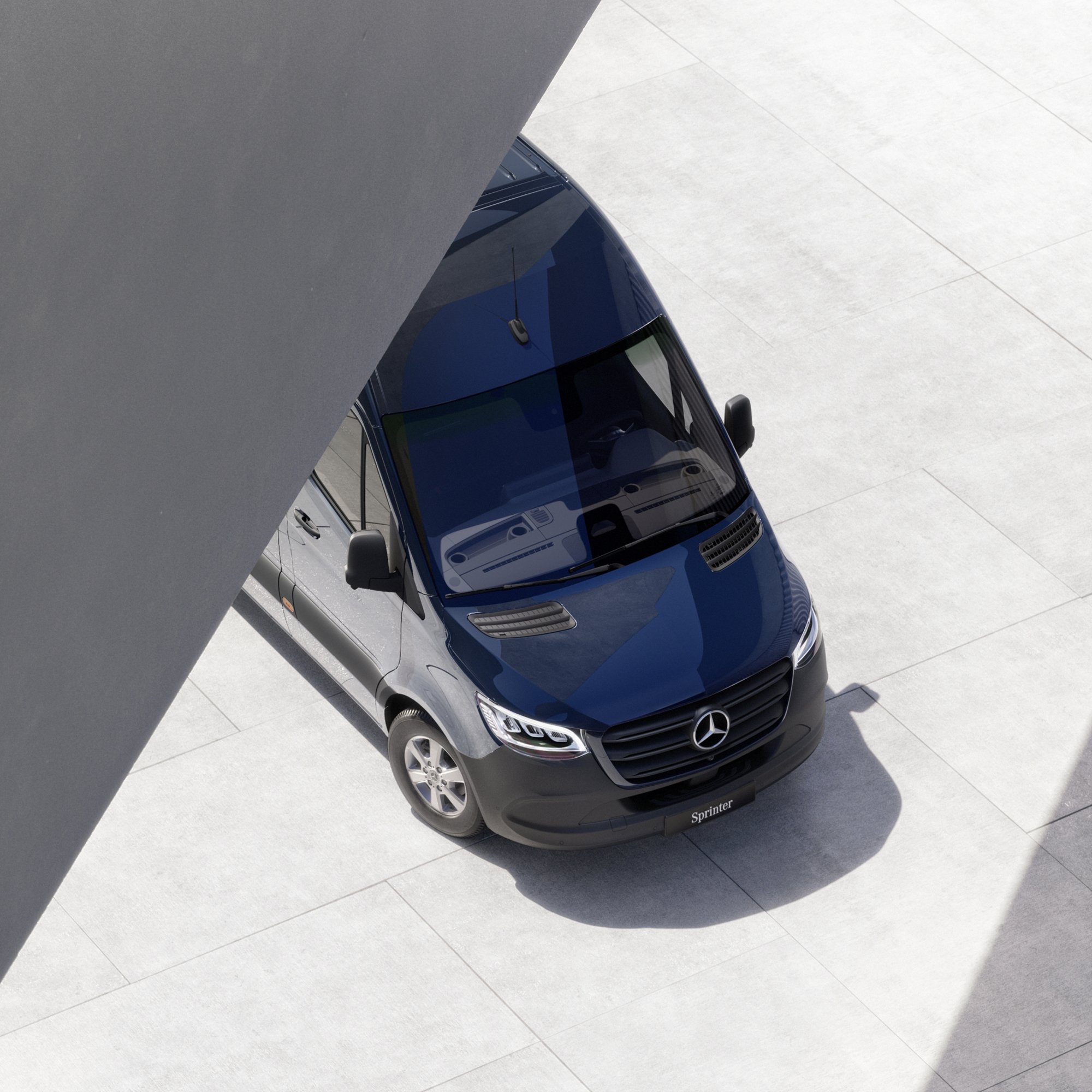 Sprinter Furgone | Mercedes-Benz Il frontale di uno Sprinter Furgone blu