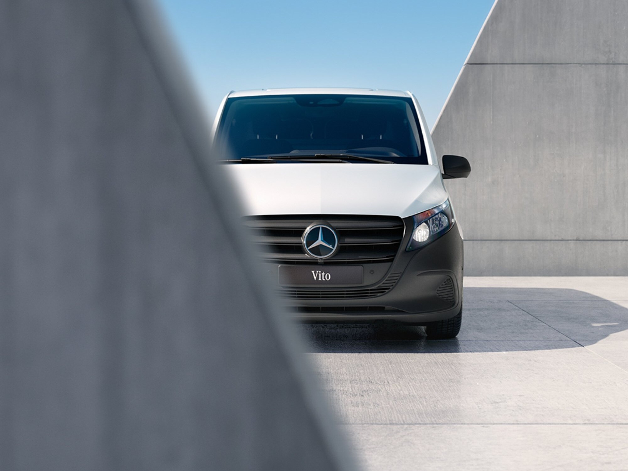 Vito Furgone bianco con vista frontale