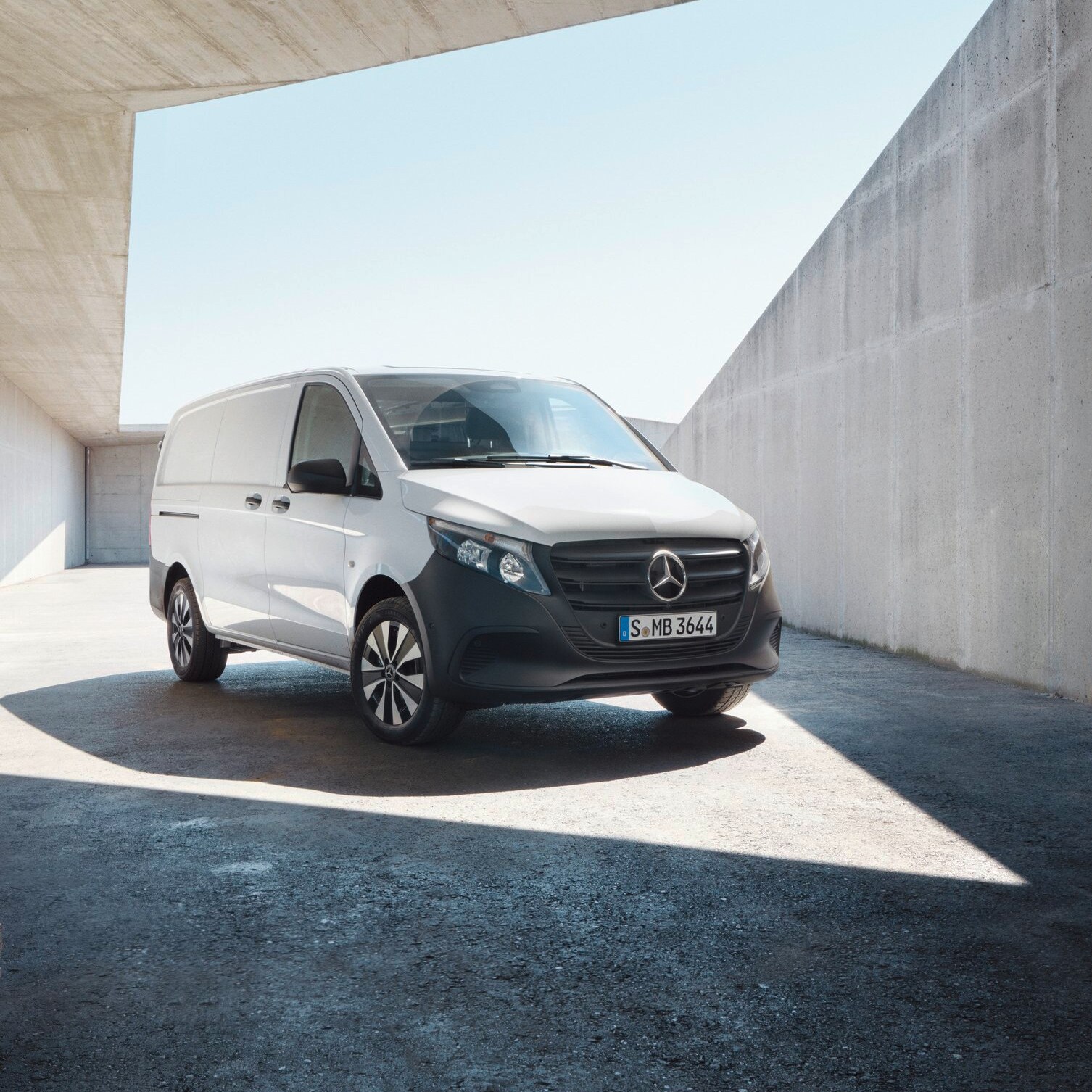 Vito Furgone con vista a tre quarti bianco