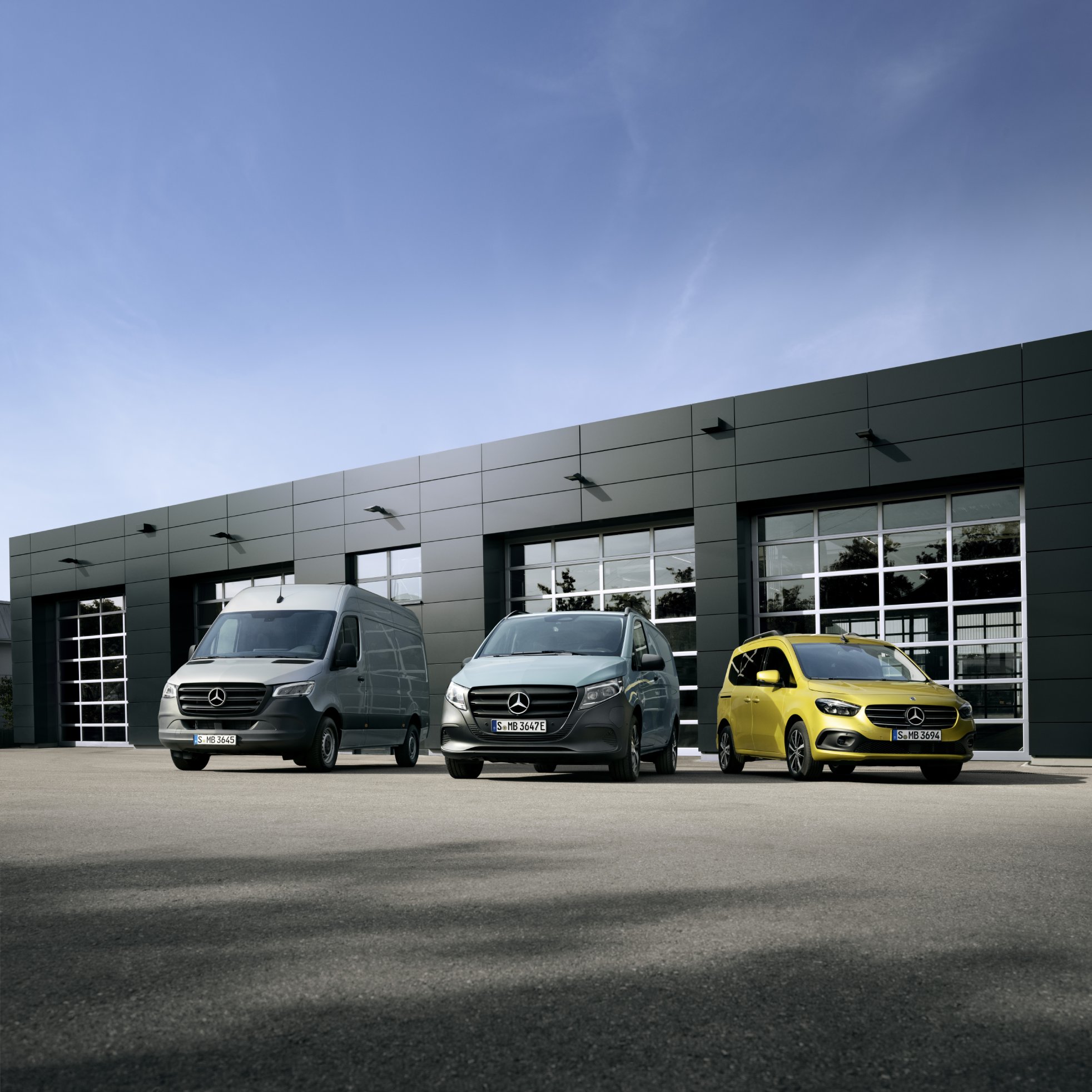 Esperienza di servizio | Mercedes-Benz Van ProCenter Al Mercedes-Benz Van ProCenter ricevi servizi straordinari come riparazione del parabrezza o deposito degli pneumatici a prezzi fissi.