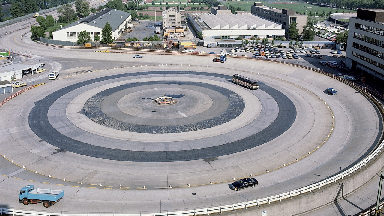 Sicurezza | Mercedes-Benz Tracciato di Untertürkheim