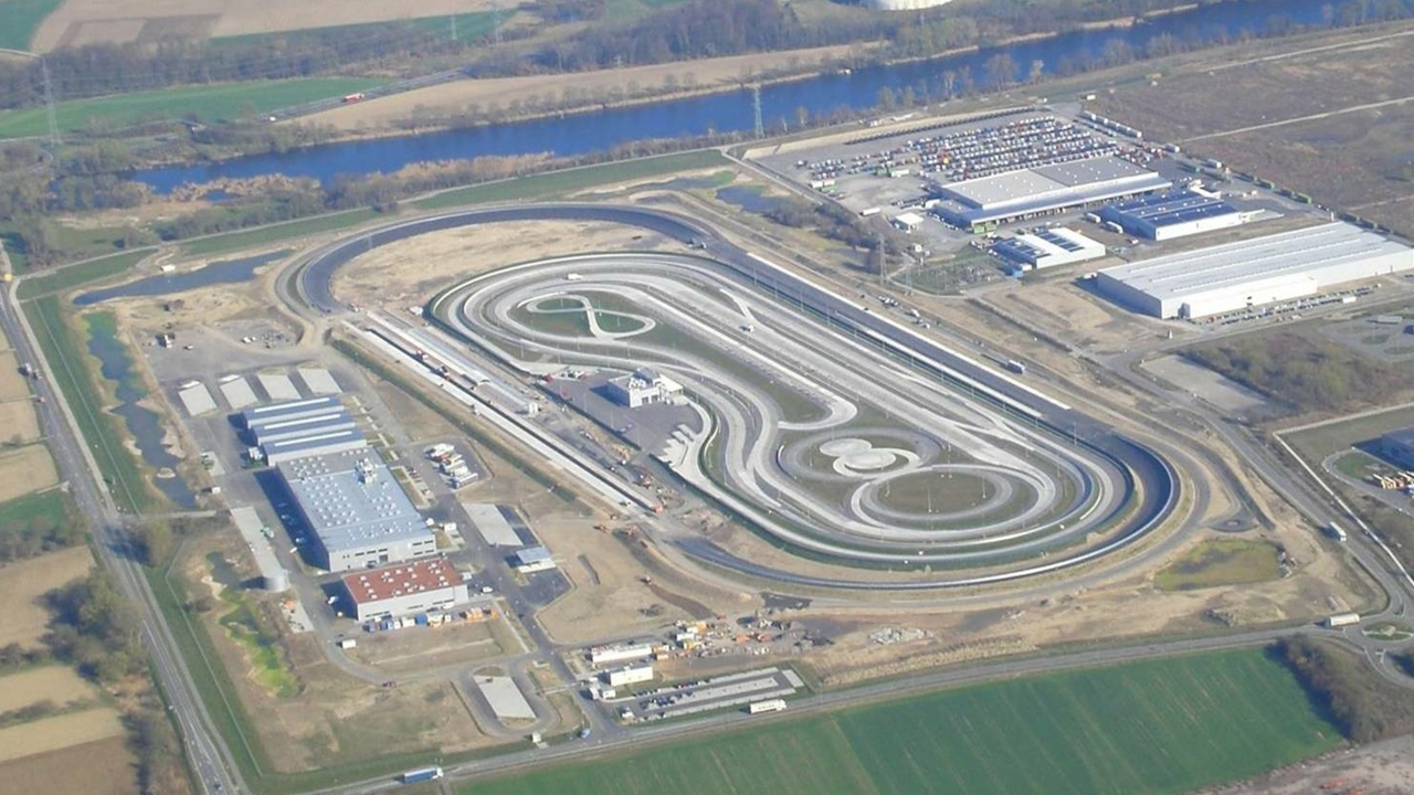 Sicurezza | Mercedes-Benz Il tracciato di Entwicklungs- und Versuchszentrum (EVZ) di Wörth am Rhein