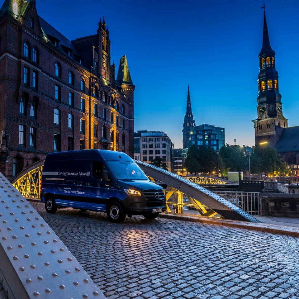 L'avanzata dell'elettromobilità. L'avanzata dell'elettromobilità.