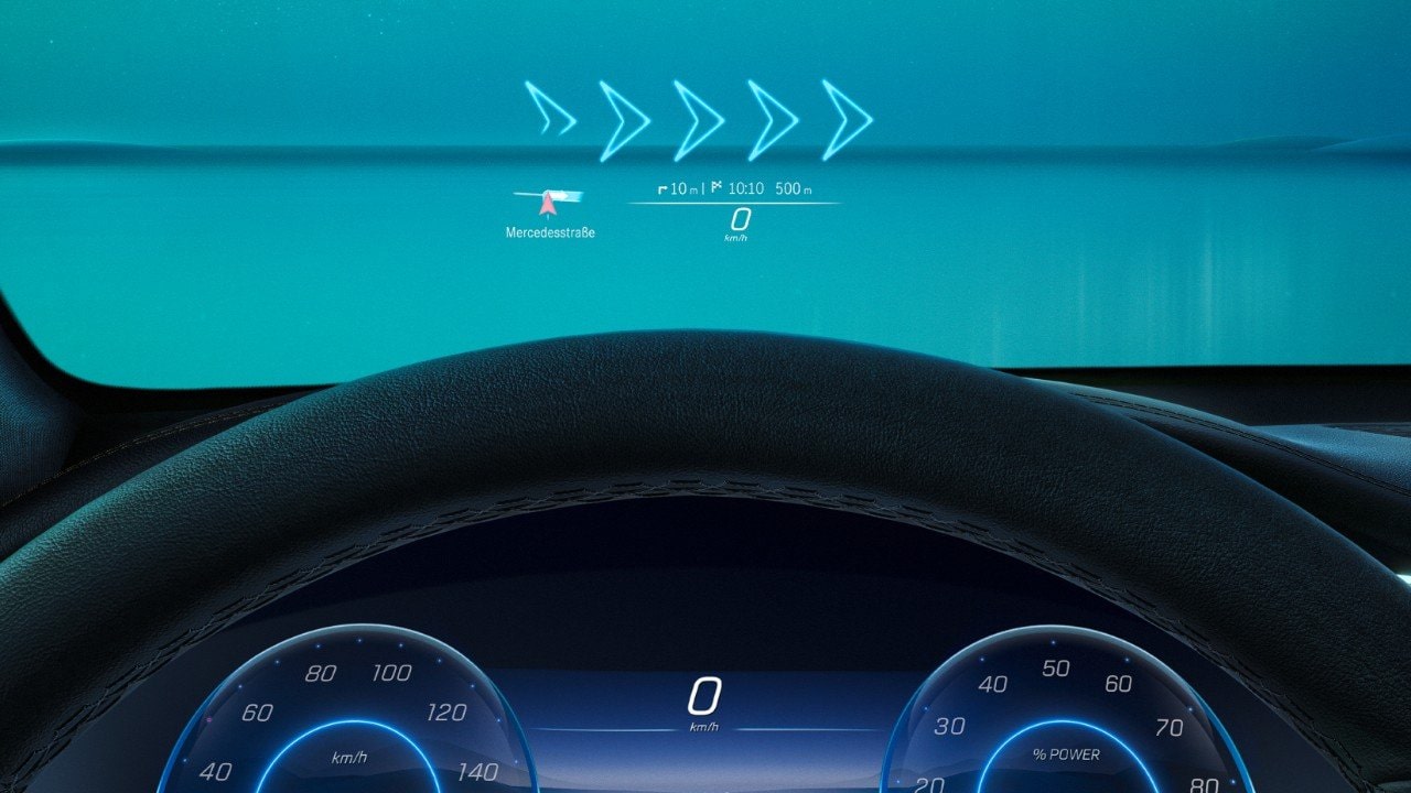 L’Head-up display in EQE Coupé di Mercedes-Benz.